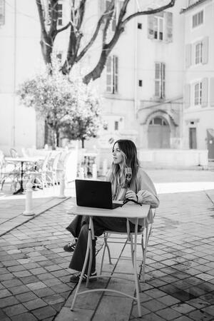 photos entrepreneuses yoga graphiste marketing copywrite coach sophrologie danse thérapie corporate toulon paris lyon